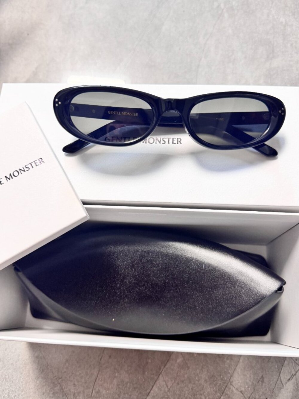 Gentle Monster Madlenne Black Slim Oval Cat Eye Sunglasses Full Box & Case Set